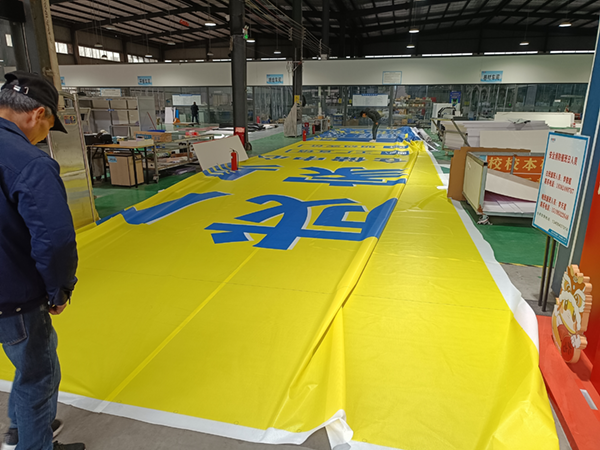 網(wǎng)格布噴繪效果怎么樣？制作工藝要點(diǎn)核心優(yōu)勢(shì)